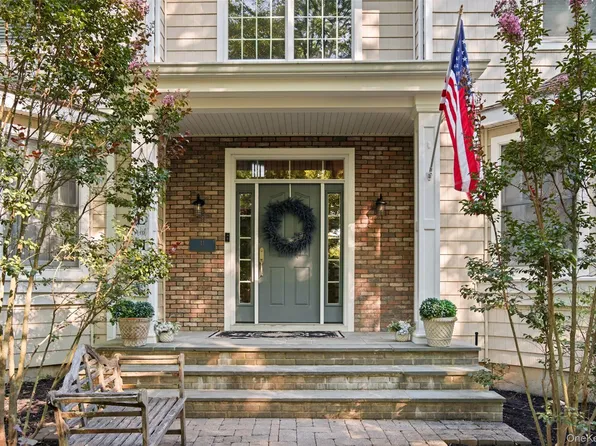 11 Grace Lane, Huntington, NY 11743