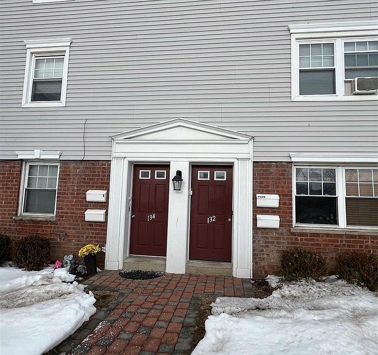 1st image of 134B Hastings Ave