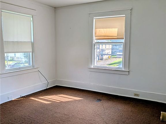 17th image of 308 Mount Zoar St