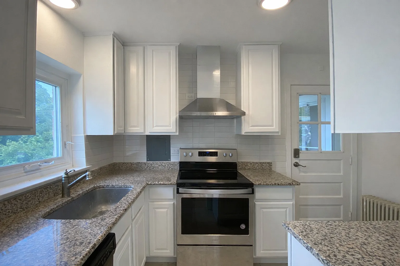 2 bed, 1150 sqft, $2,250 — Photo 2