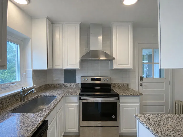 2608 Bennett Ave #3W — Photo 2
