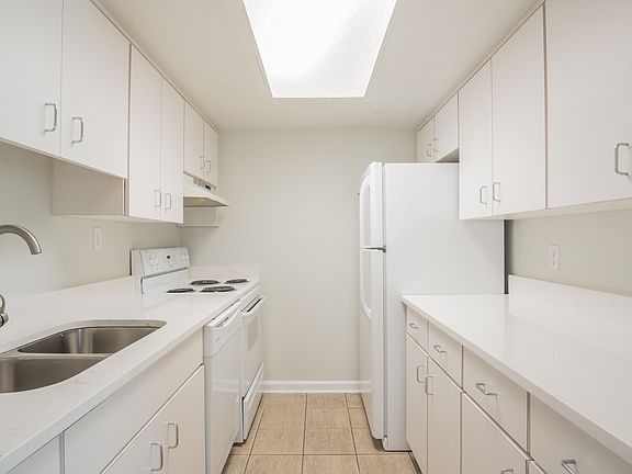 3rd image of 408 S Tampania Ave APT 1
