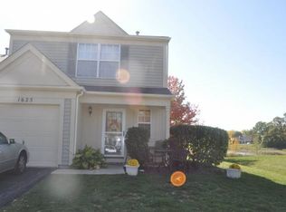 1625 College Green Dr, Elgin, IL 60123