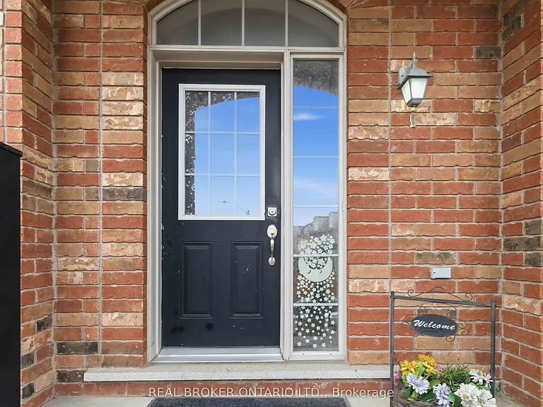 27 McCartney St #MAIN — Photo 2