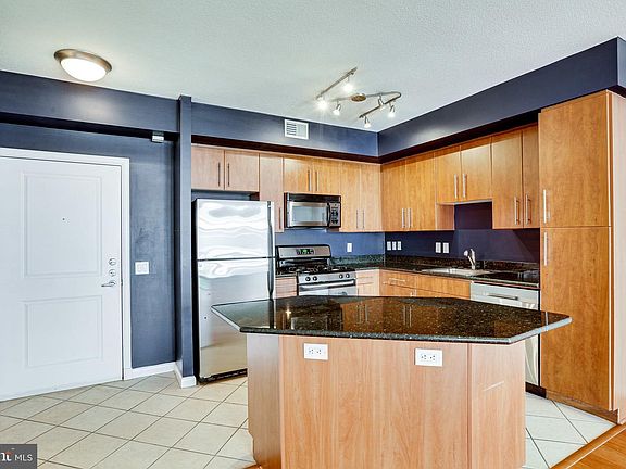 2nd image of 1021 N Garfield St APT 501