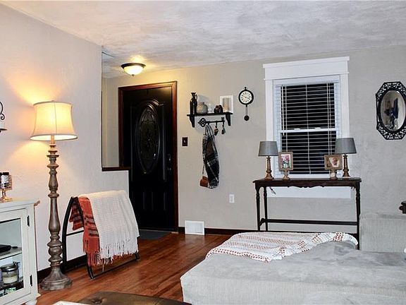 4th image of 217 E Fairmont Ave