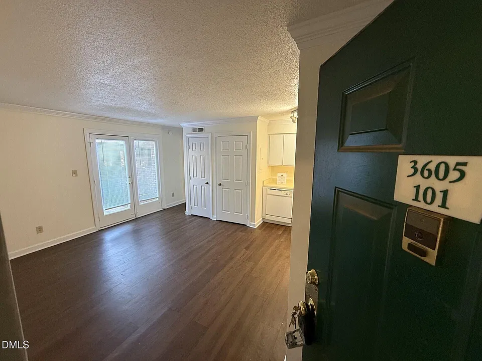 3605 Helix Ct #101