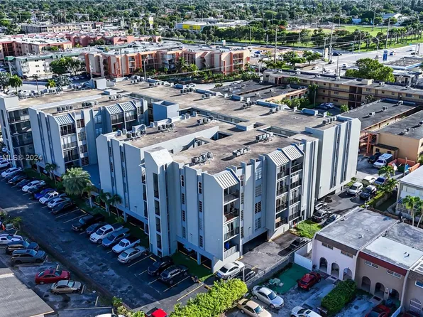 305 W 68th St APT 211, Hialeah, FL 33014