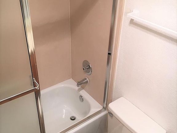 5th image of 2708 Lincoln Way #D36