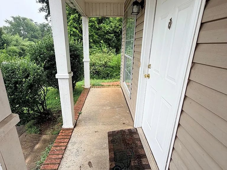 442 Stanley Ave — Photo 2
