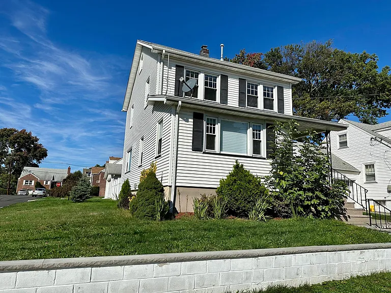 300 New Jersey Ave — Photo 2