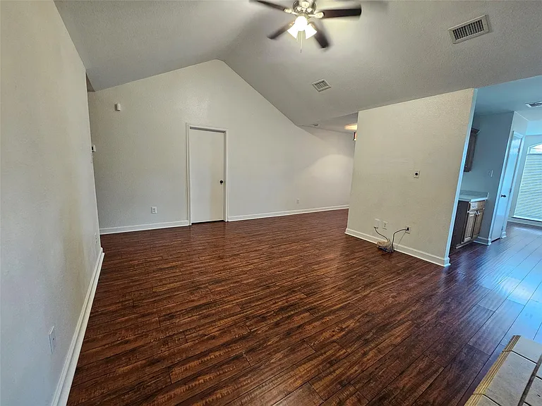 16211 Noblewood Way — Photo 4