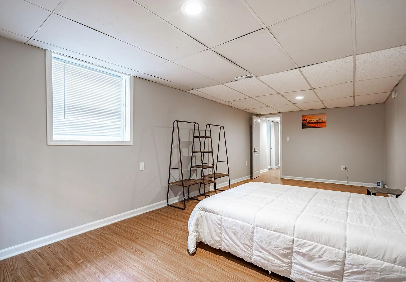 4 bed, 3.0 bath, 2928 sqft, $715 — Photo 2