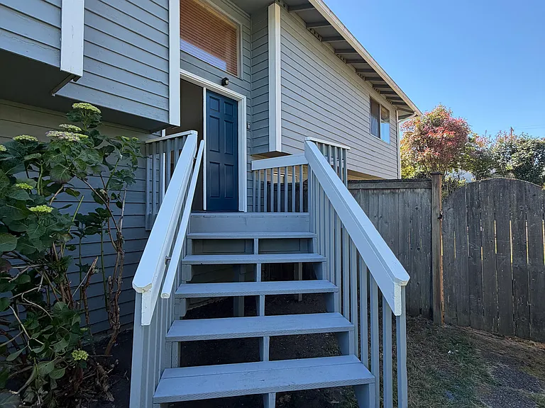 925 N 33rd St — Photo 3