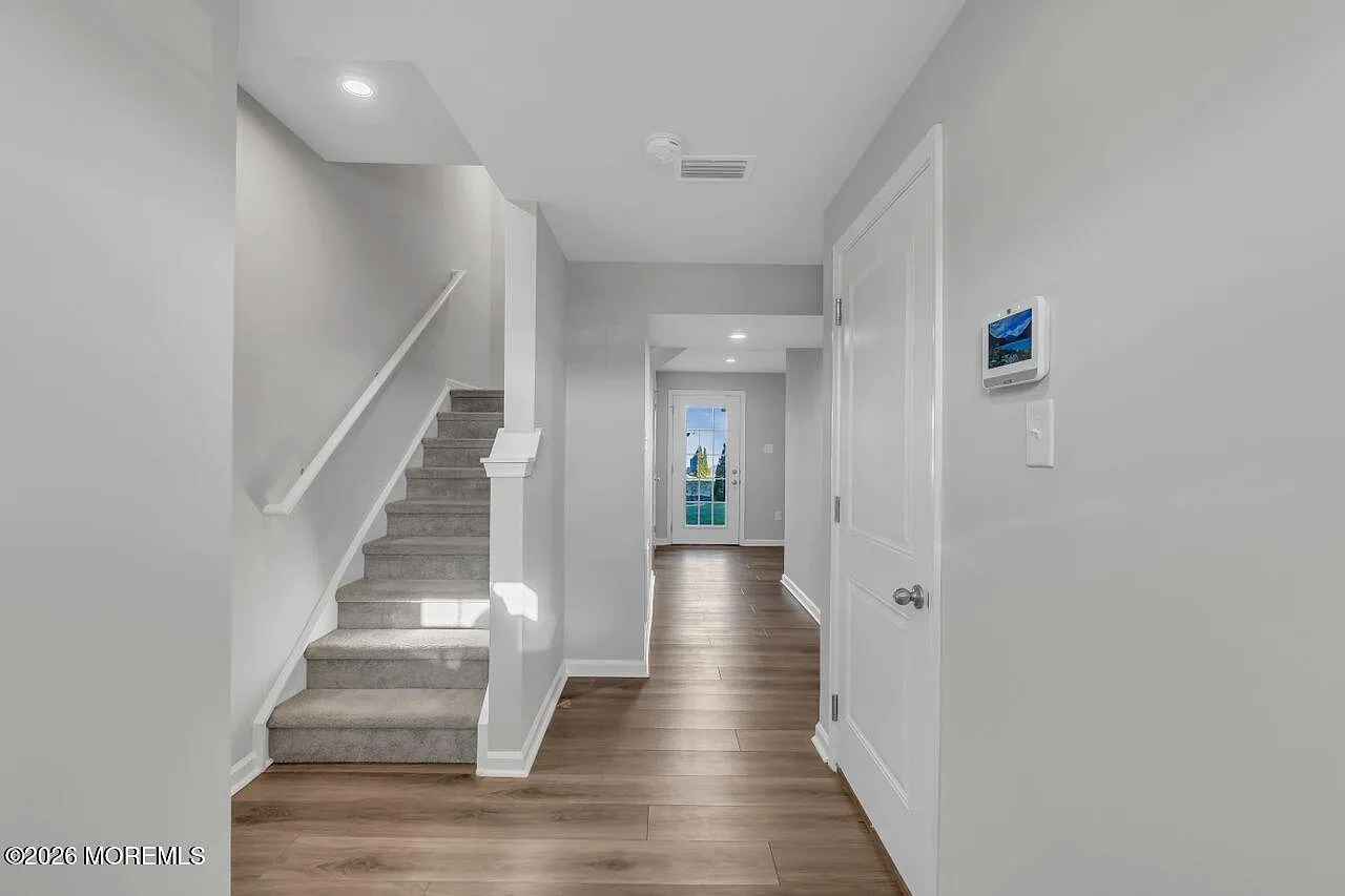 3 bed, 2.5 bath, 1620 sqft, $3,200 — Photo 3