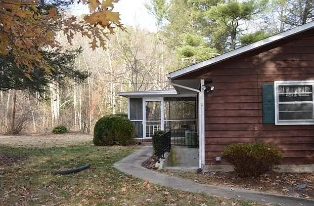 3 bed, 1248 sqft, $975 — Photo 4