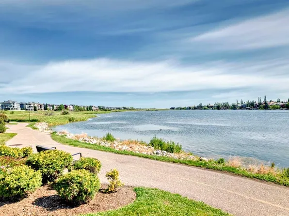 371 NE Marina Dr #105, Chestermere, AB T1X 1V1