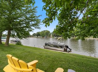 2127 Bluewater Dr, Warsaw, IN 46580