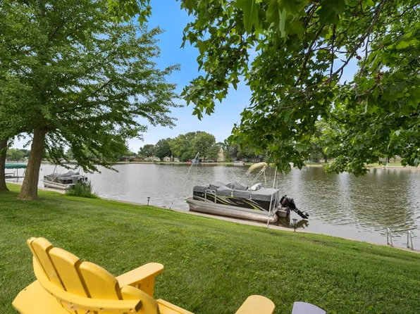 2127 Bluewater Dr, Warsaw, IN 46580