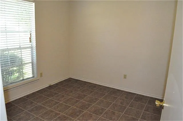 2119 Fountain Dr — Photo 12