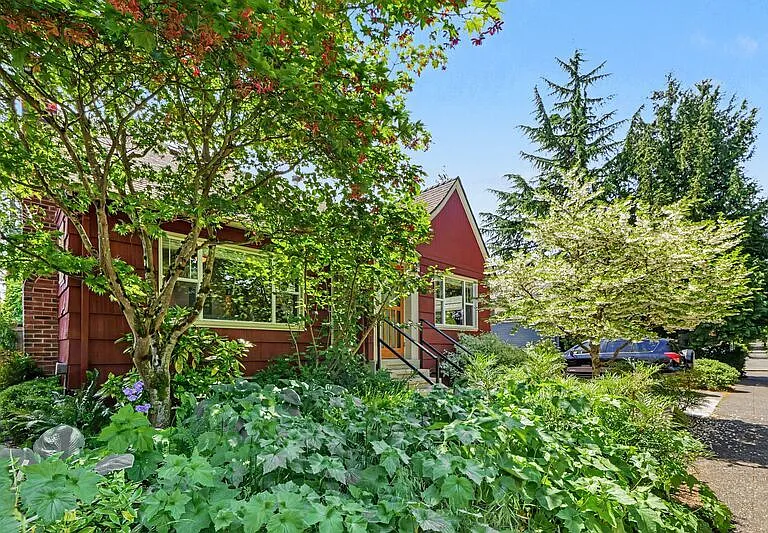 351 NW 84th St — Photo 2