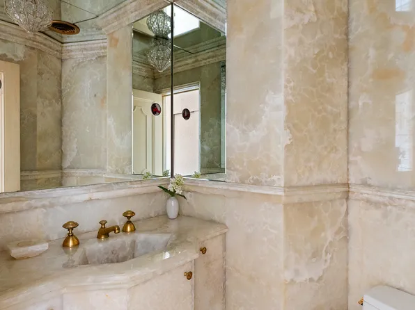 875 Park Avenue image 16 of 24