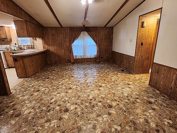 5th image of 11889 Spowart Rd