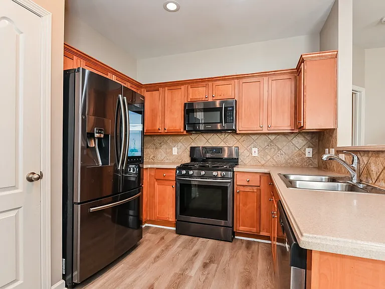 114 Creekwood Trl — Photo 7