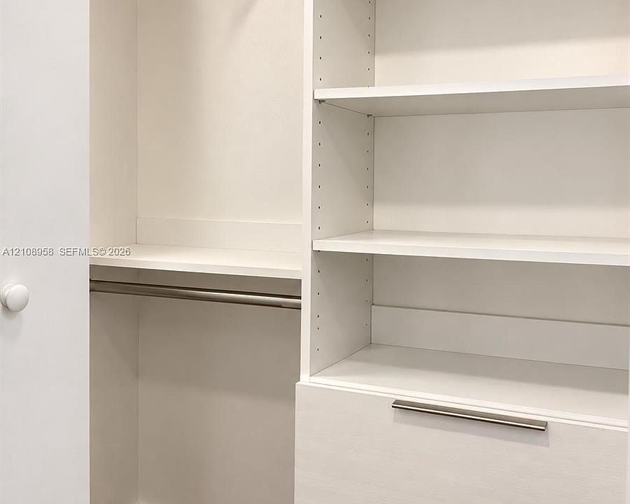 1st image of 690 Vero Ave