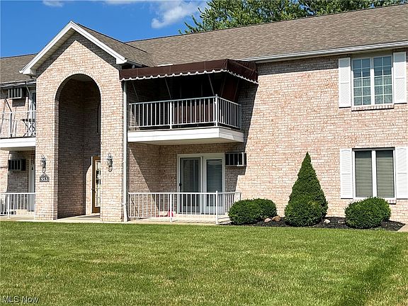 2nd image of 953 Auburn Hills Dr Unit 2