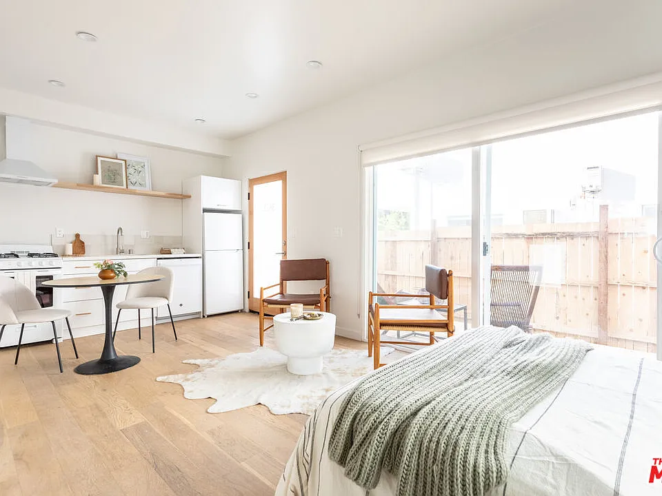 3613 1/4 Bellevue Ave