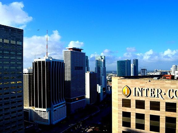 5th image of 335 Biscayne Blvd #4006