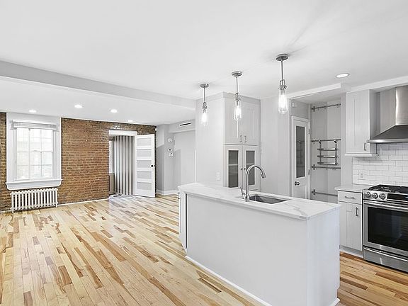 2nd image of 3917 46th St
