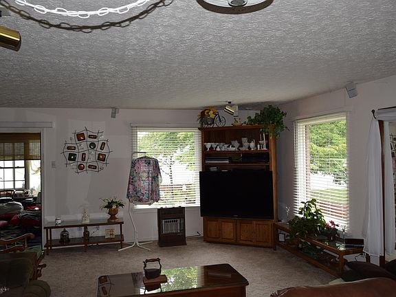 2nd image of 150 Lakeshore Dr