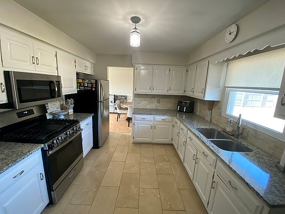 4th image of 1708 Root St