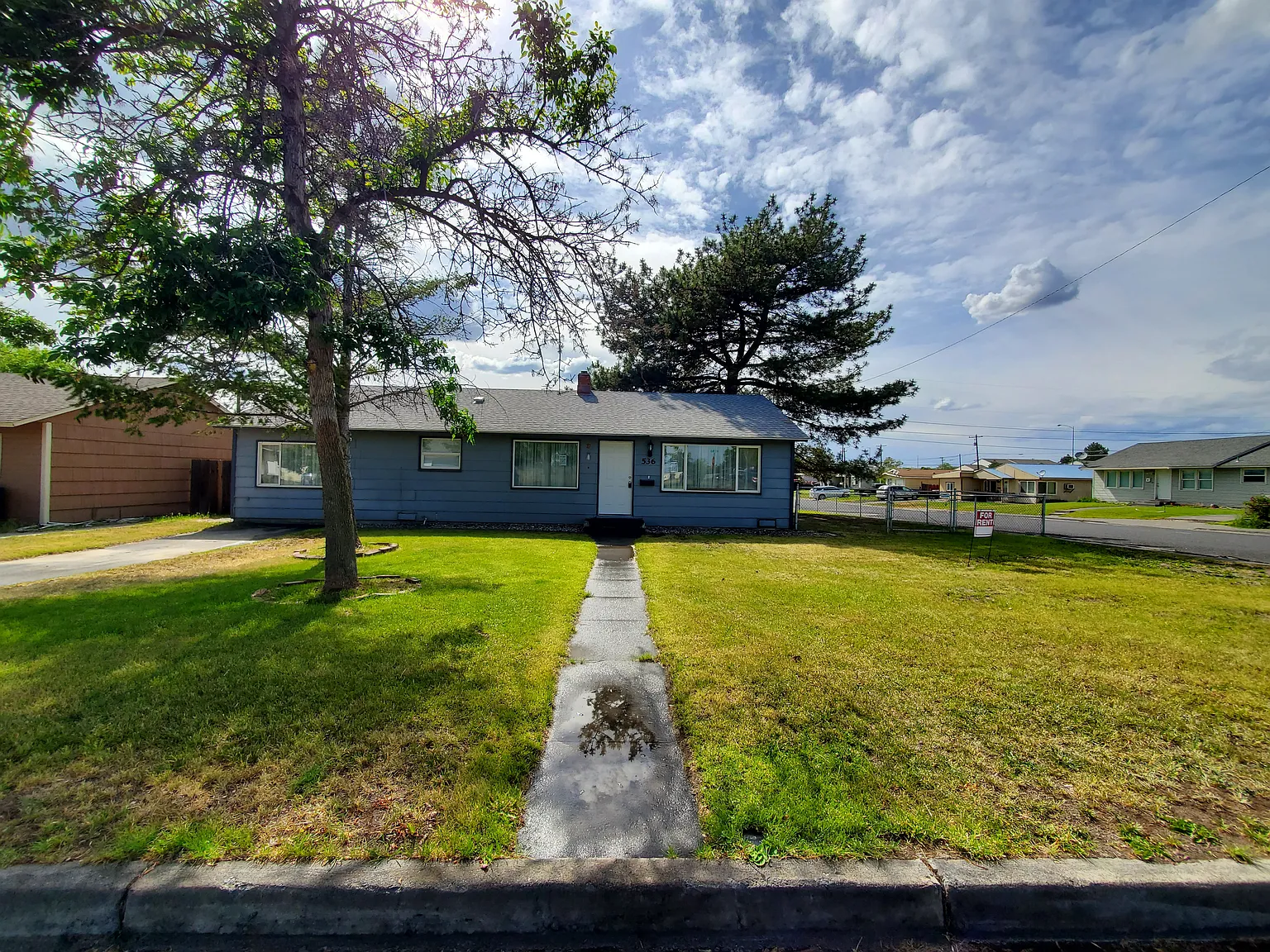 3 bed, 1300 sqft, $1,950 — Photo 2