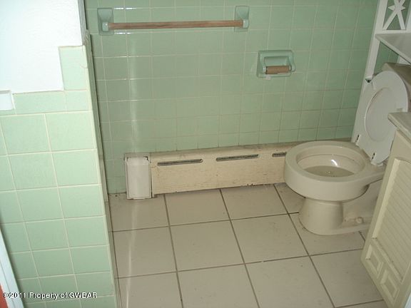 5th image of 367 E South St