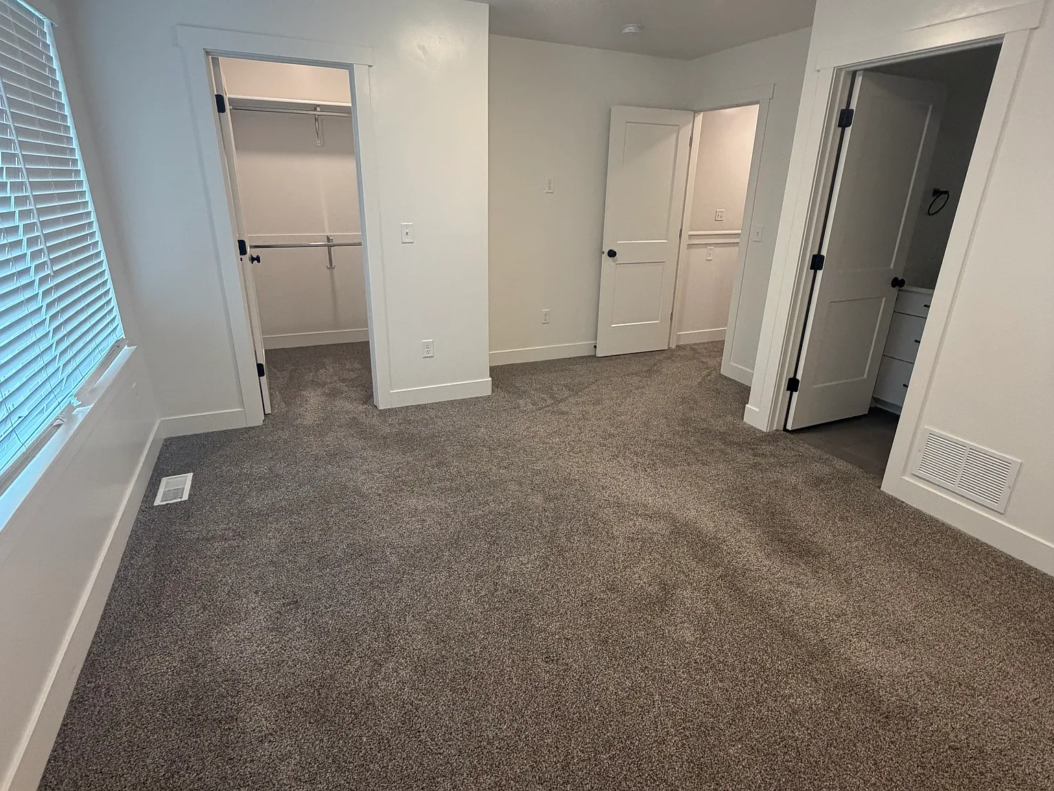 2 bed, 2.5 bath, 1280 sqft, $1,050 — Photo 3