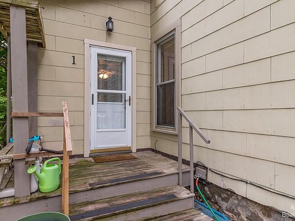 3rd image of 116 E Henry St