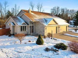 1046 Melody Dr, Green Bay, WI 54303