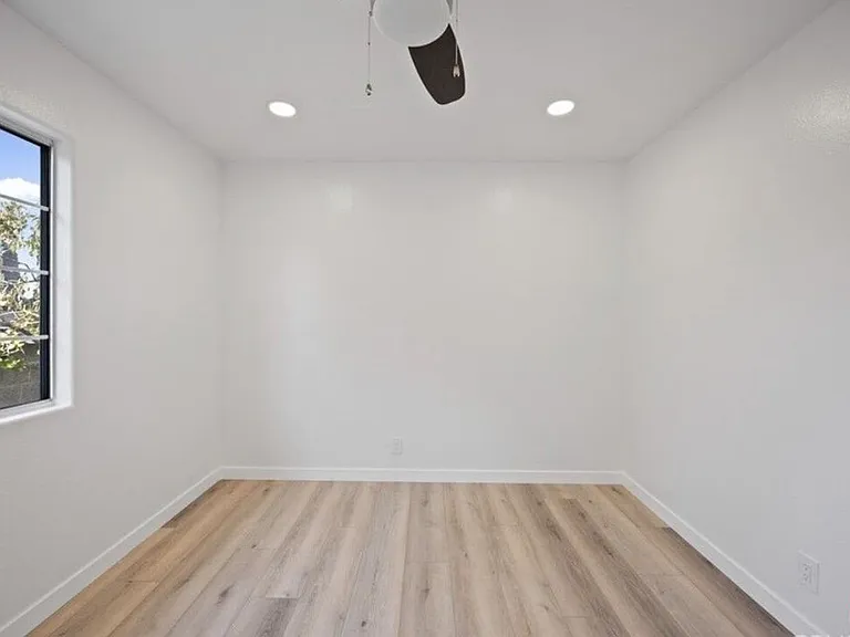 424 Parkman Ave — Photo 8