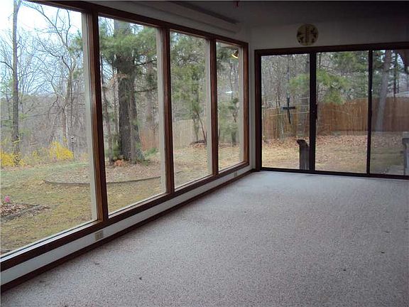 3rd image of 6 Brighstone Ln