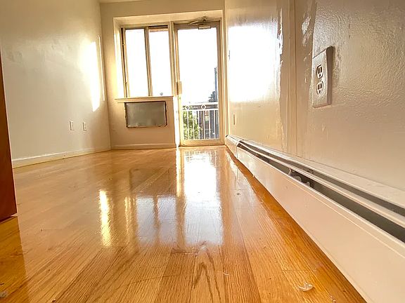 5th image of 10 Goodwin Pl #4HH