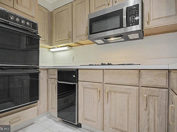 5th image of 930 Astern Way Unit 304
