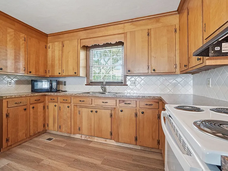 524 Benefit Rd — Photo 14