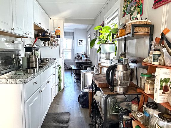 5th image of 21 Siren St #A