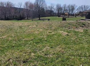 12832 Topping Woods Estate Dr, Saint Louis, MO 63131