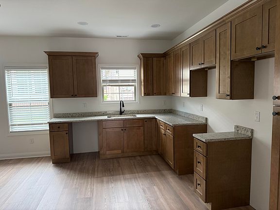 3rd image of 844 Ridgewood Dr #1-2-7