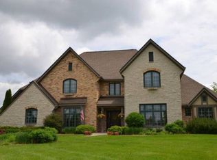 W294N7258 Tamron Ln, Hartland, WI 53029