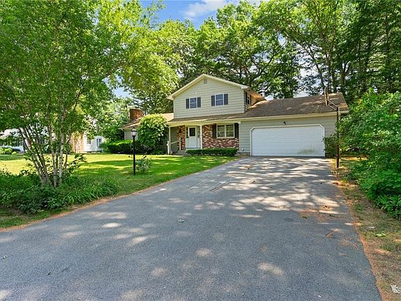 3rd image of 77 Wood Cove Dr